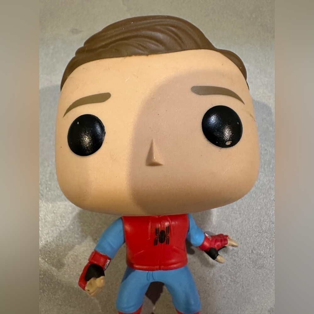 Funko Pop Superman Homecoming #223 - Picture 2 of 3